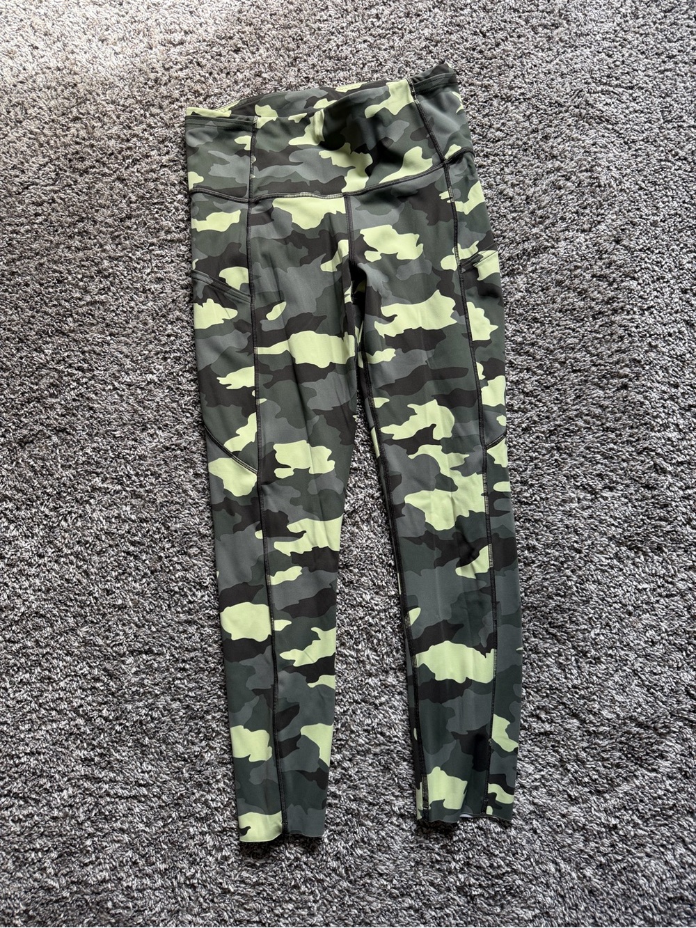 Lululemon fast high rise legging size 6 - Picture 2 of 5